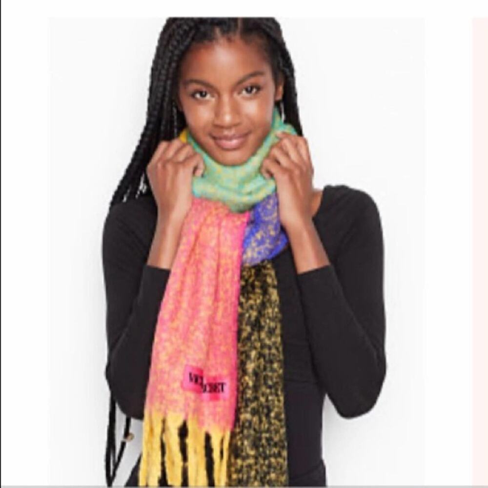 VICTORIA'S SECRET Plush Colorblock Scarf